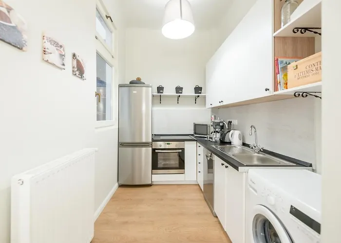 Downtown Heart With 2 Baths Ac And Free Parking