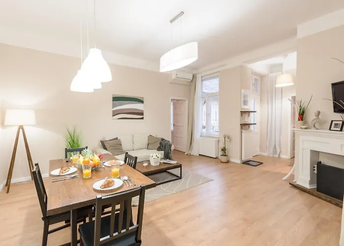 Apartment Downtown Heart With 2 Baths Ac And Free Parking *