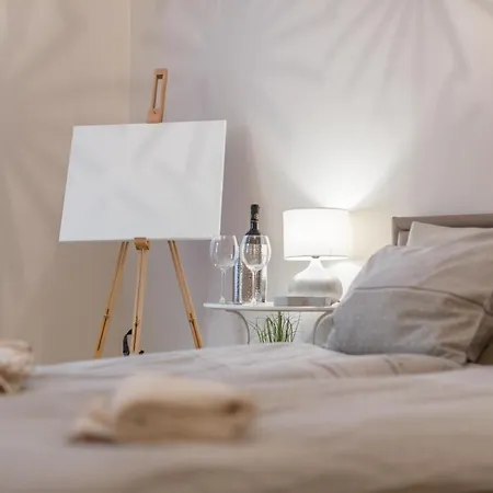 Downtown Heart 3 Bdr, 2 Bath, A/c *