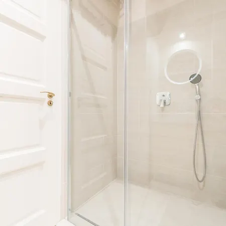 Downtown Heart 3 Bdr, 2 Bath, A/c Appartamento Budapest