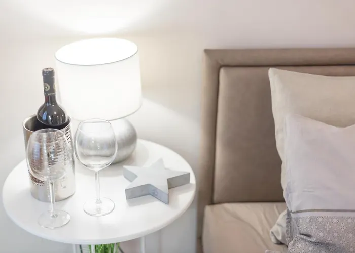 Downtown Heart 3 Bdr, 2 Bath, A/c *