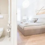 Downtown Heart With 2 Baths Ac And Free Parking Apartmán Budapešť
