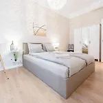 Apartament Downtown Heart With 2 Baths Ac And Free Parking