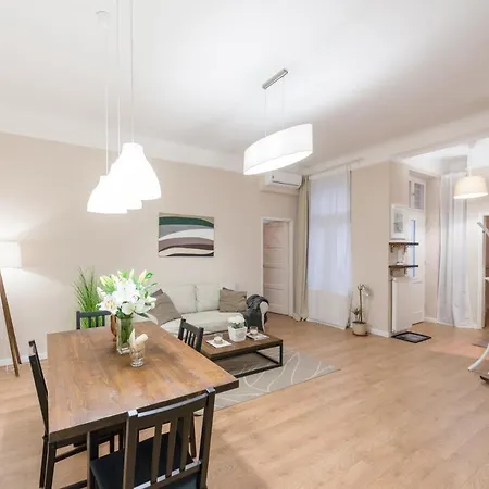 Downtown Heart With 2 Baths Ac And Free Parking Budapest