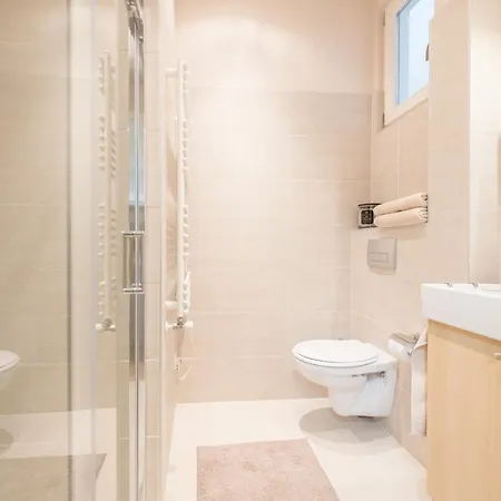 Downtown Heart With 2 Baths Ac And Free Parking Budapeste