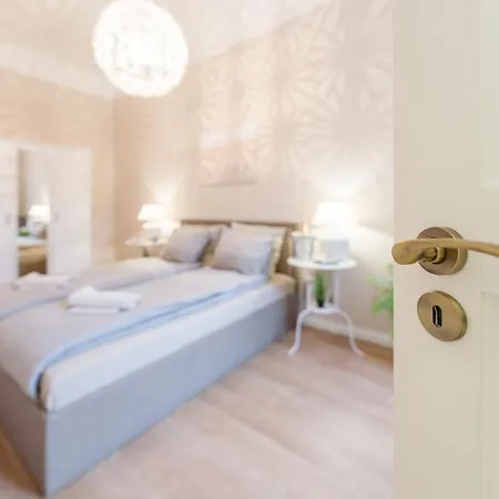 Downtown Heart With 2 Baths Ac And Free Parking * Budapest