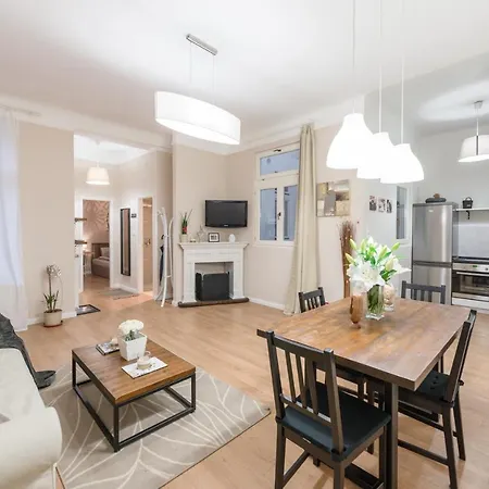 Downtown Heart 3 Bdr, 2 Bath, A/c Διαμέρισμα Βουδαπέστη