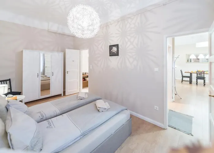 아파트 Downtown Heart Suite With 2 Baths Ac And Free Parking *