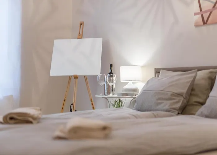 Downtown Heart Suite With 2 Baths Ac And Free Parking *