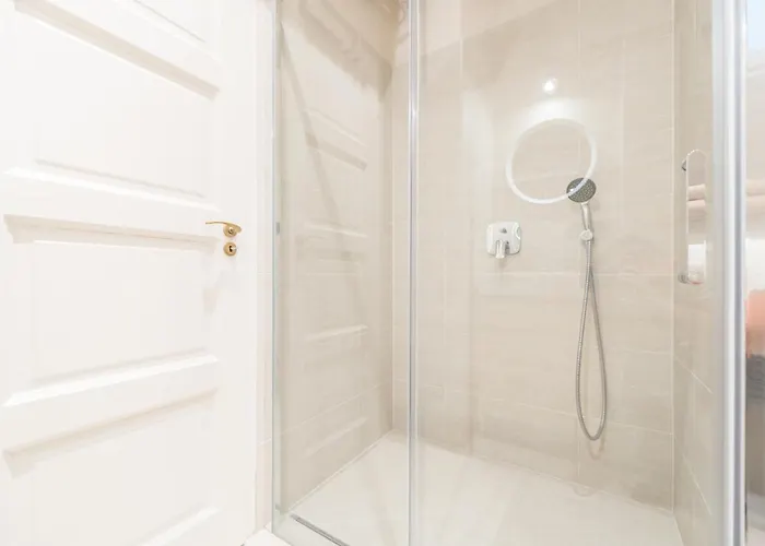 Downtown Heart With 2 Baths Ac And Free Parking Apartmán Budapešť