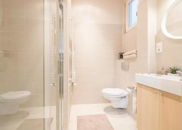 Downtown Heart With 2 Baths Ac And Free Parking Budapešť